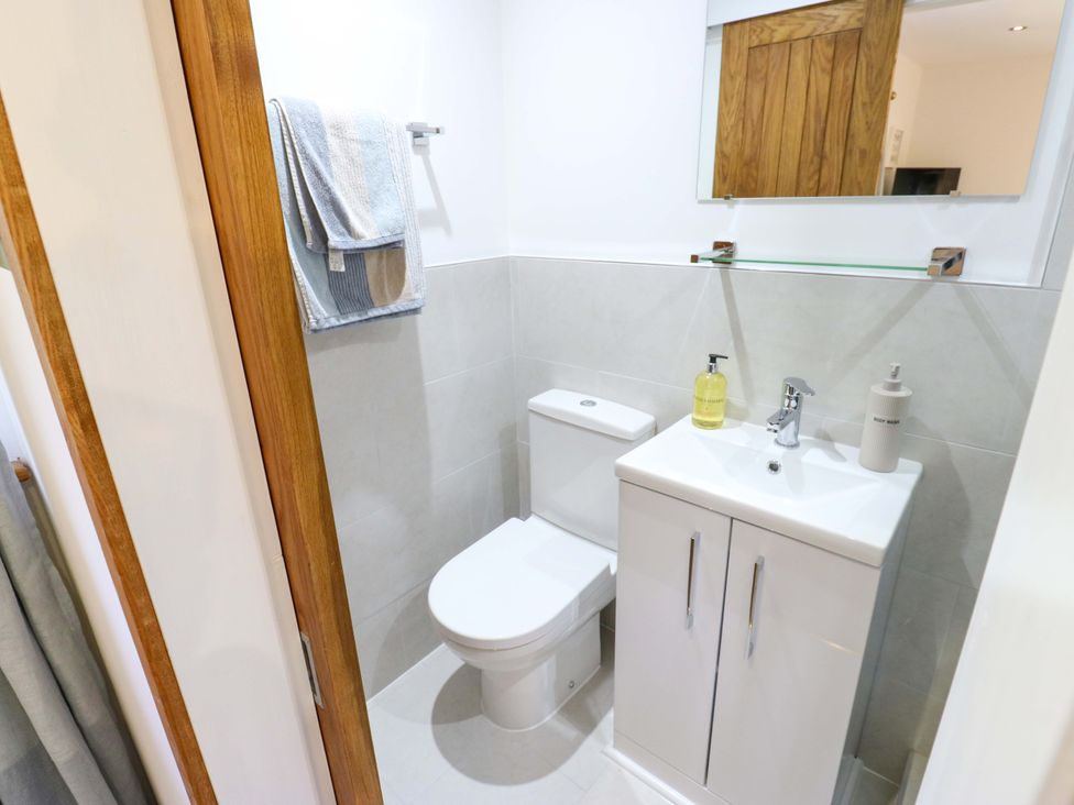 A bathroom with a sink and toilet at Barley Cote Farm in Riddlesden