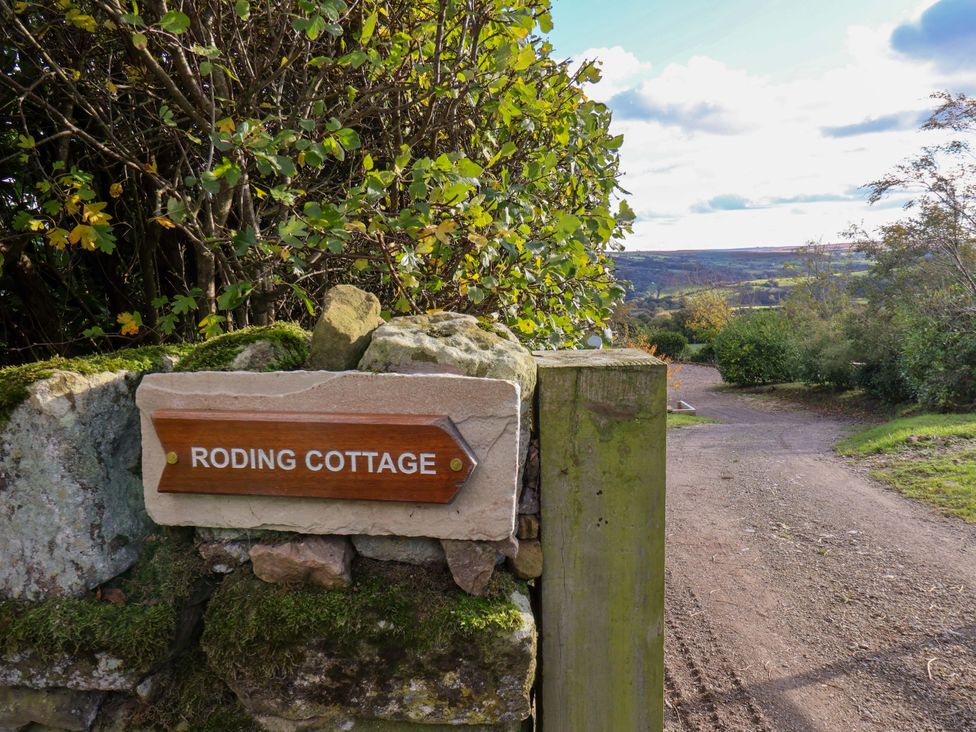 A sign for Roding Cottage at the entrance of a path in Egton