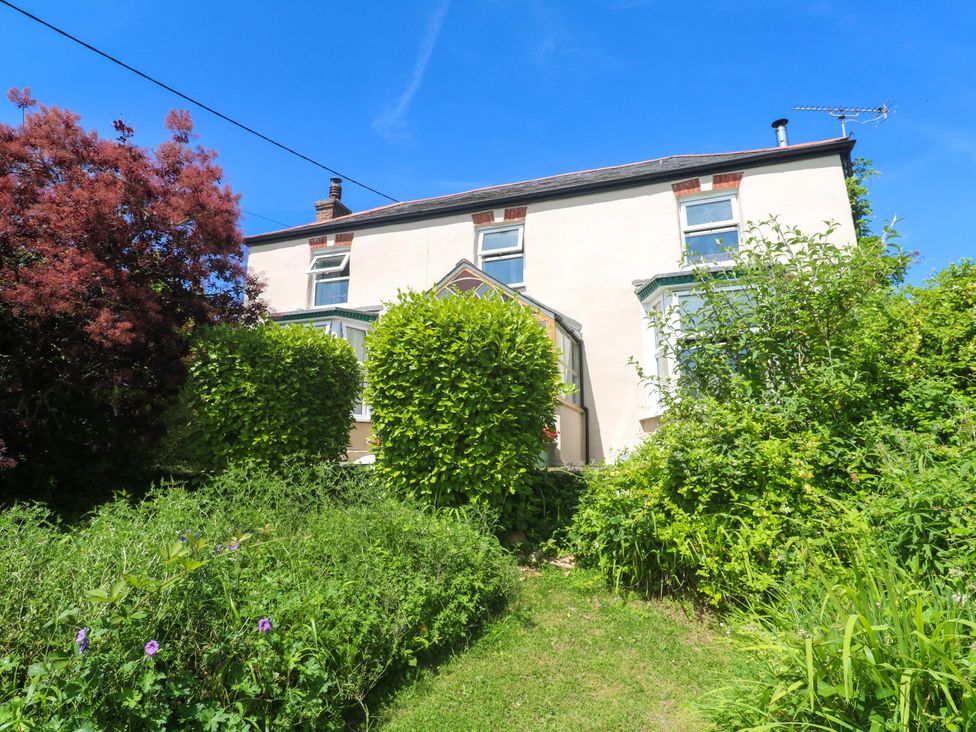 A house surrounded by greenery at Greenways in Perranporth