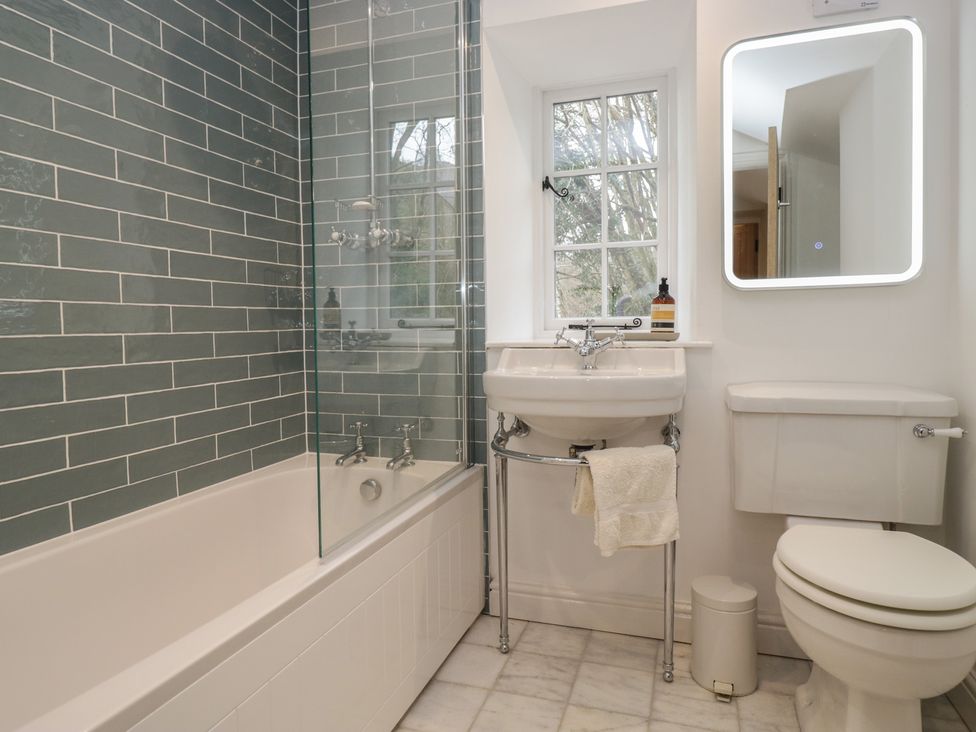 A bathroom with a bathtub, sink, and toilet at Brockstones in Grasmere