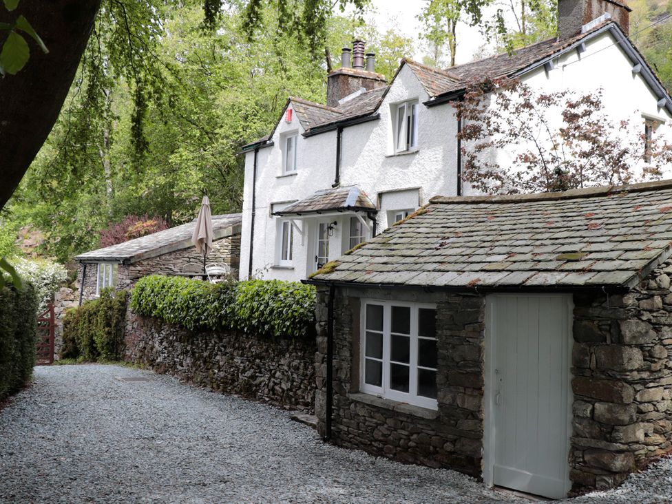 A house and shed with gravel driveway at Brockstone in Grasmere