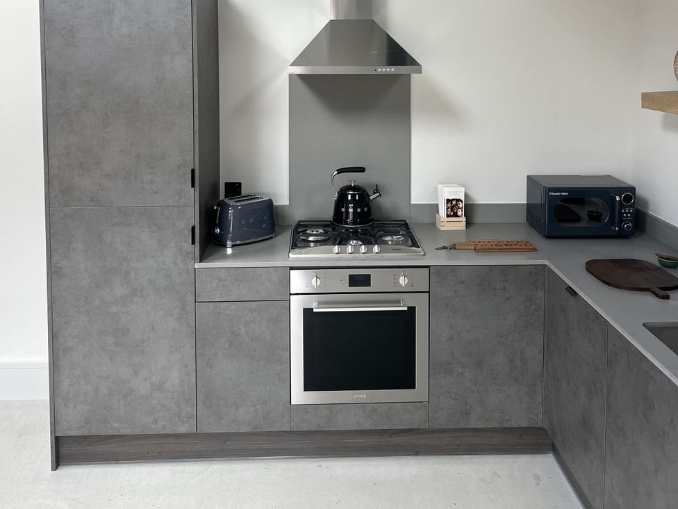 A kitchen with appliances and cabinets at Wabi Gembling near Beeford