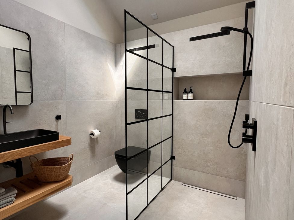 A bathroom with a shower and wash basin at Wabi in Gembling near Beeford
