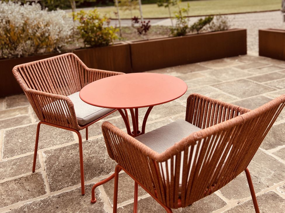 A table and chairs in an outdoor seating area at Sabi in Gembling near Beeford