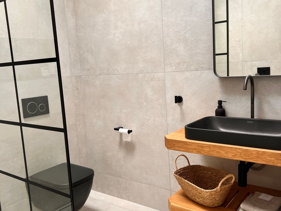 A bathroom with a black sink and toilet at Sabi, Gembling near Beeford