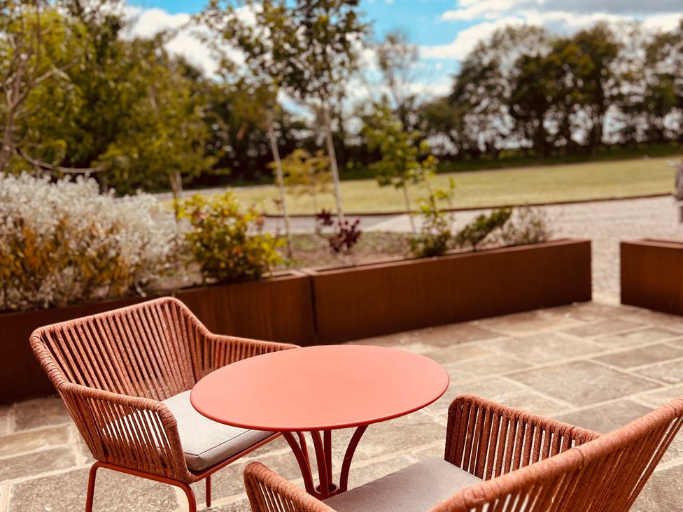 A patio with chairs and a table at Sabi in Gembling near Beeford