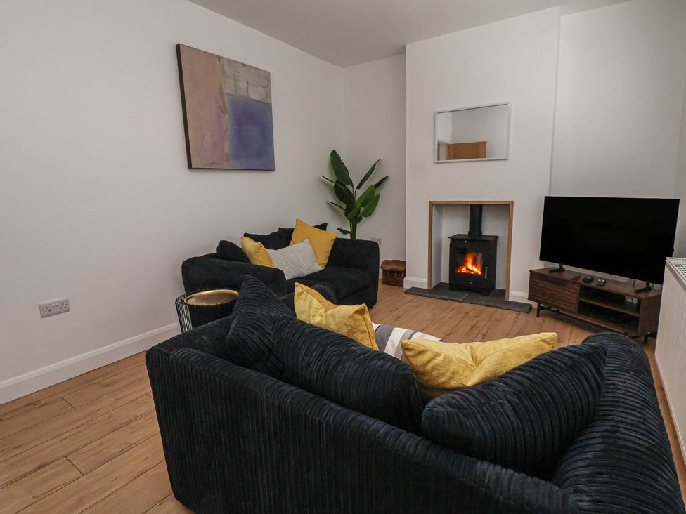 A living room with a sofa and a television at 5 Marsh Lane in Flint