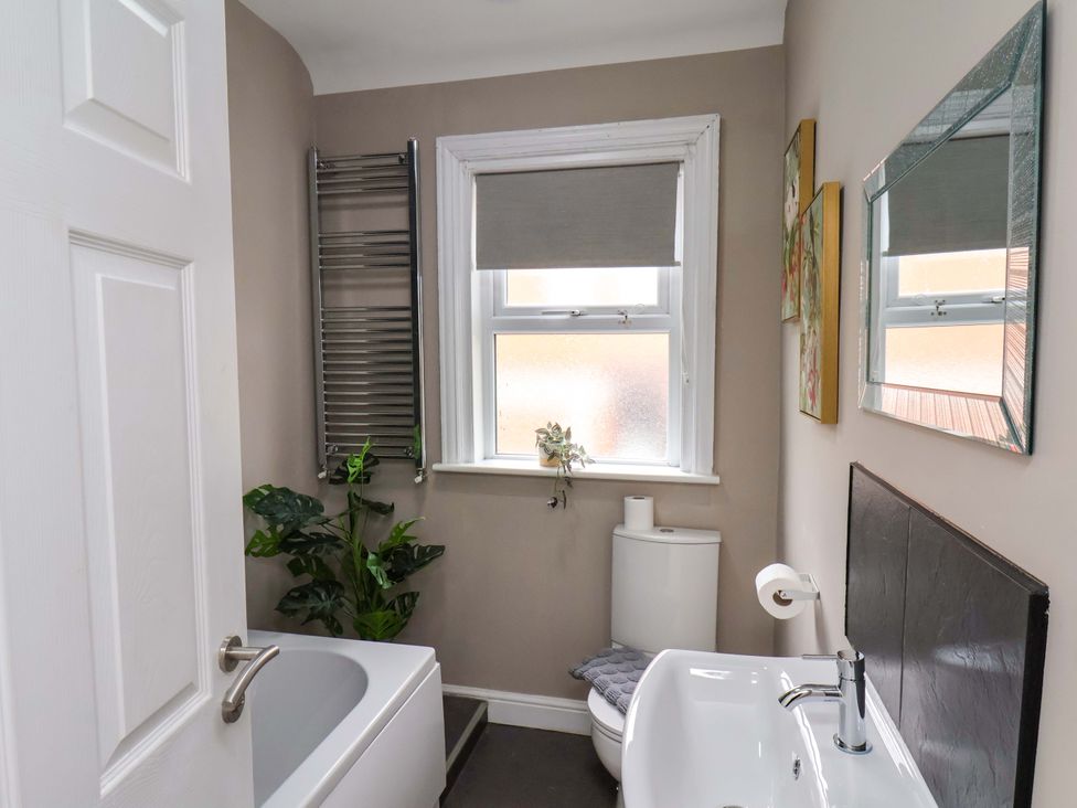 A bathroom with a sink, toilet, and bathtub at The Corner House in Scarborough