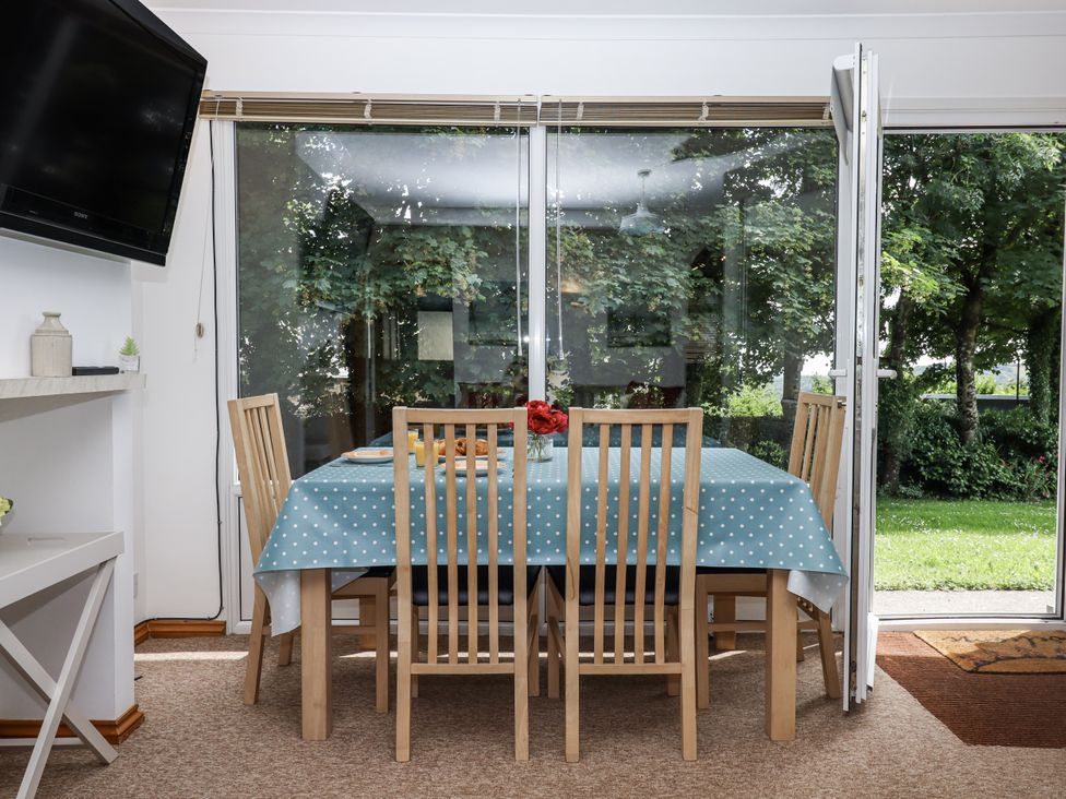 A dining area with a table and chairs at Driftwood in Dartmouth
