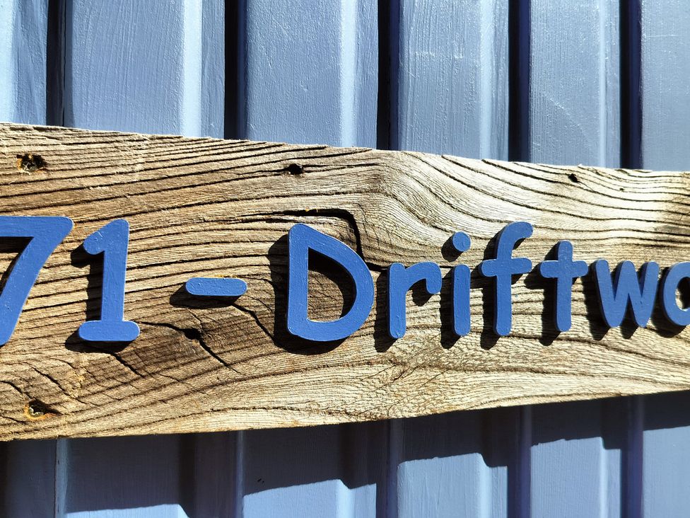A sign with the number 71 and the name Driftwood