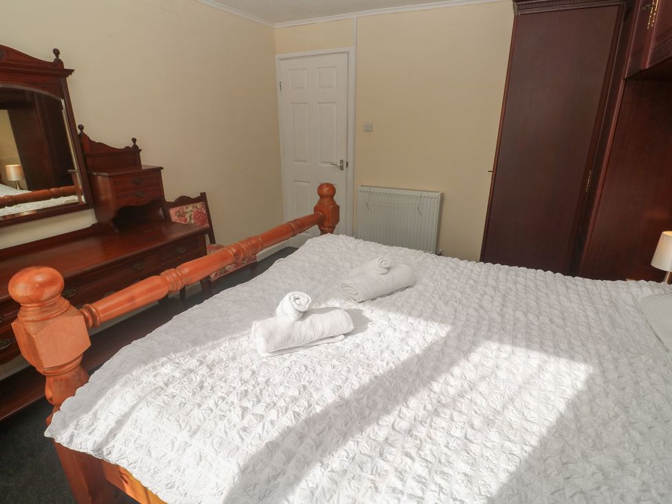 A bedroom with a bed and mirror at 28 Guildford Road