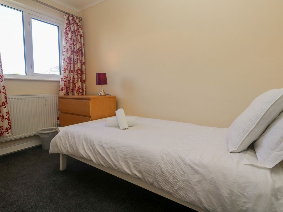 A bedroom with a bed and lamp at 28 Guildford Road
