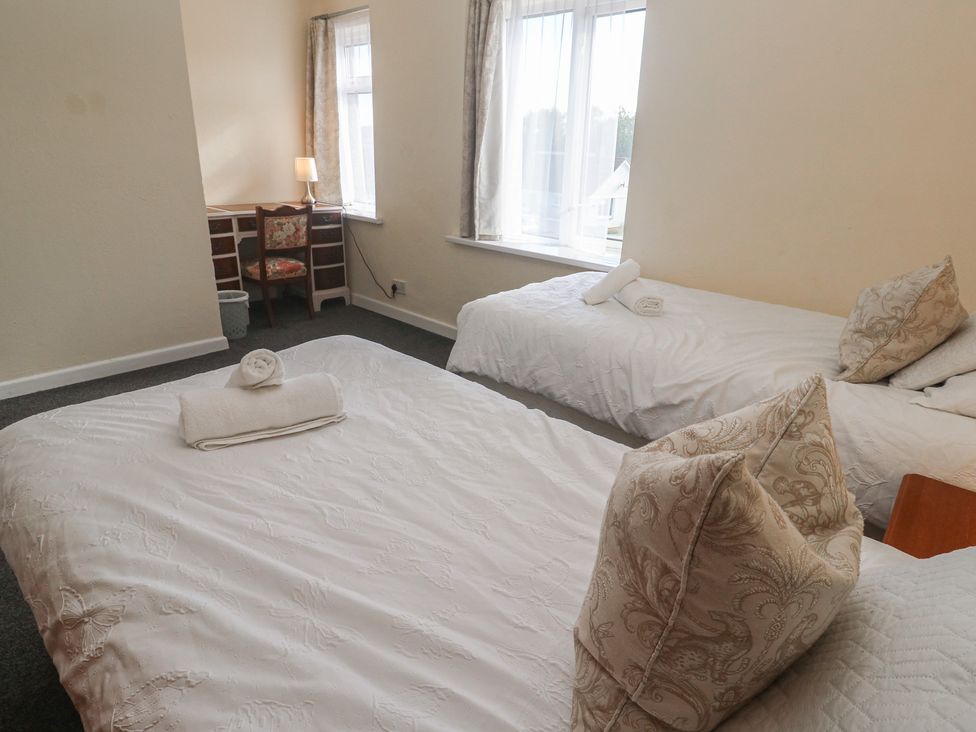 A bedroom with two beds and a desk at 28 Guildford Road