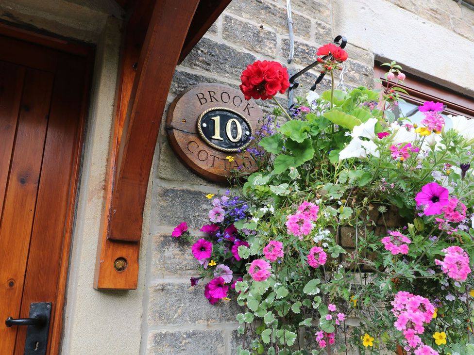 Brook Cottage - Peak District & Derbyshire - 1160128 - thumbnail photo 2