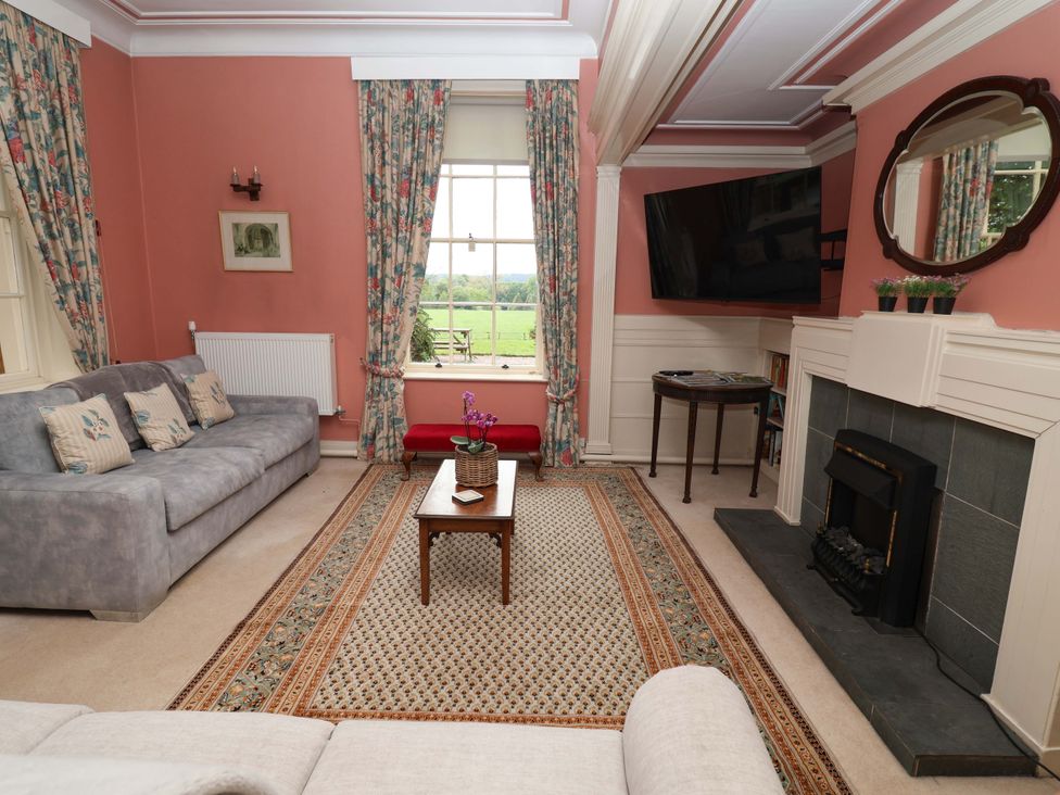 A living room with a sofa and coffee table at Parkfields House in Tittensor near Barlaston