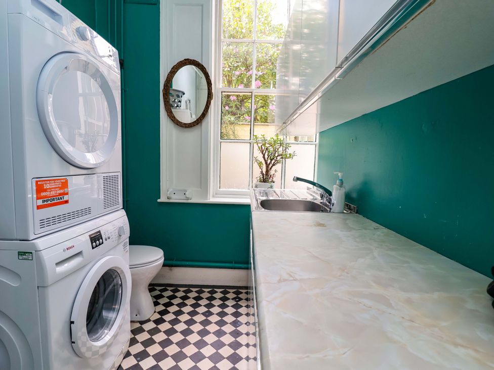 A laundry room with a washing machine and dryer at Parkfields House Tittensor near Barlaston