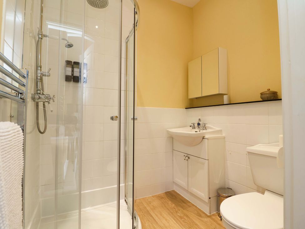 A bathroom with a shower, sink, and toilet at Parkfields House in Tittensor near Barlaston