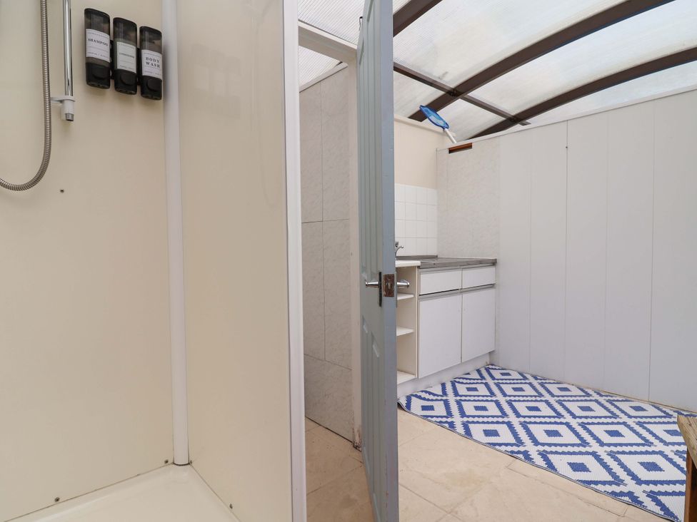 A bathroom with shower and cabinet at Parkfields House in Tittensor near Barlaston