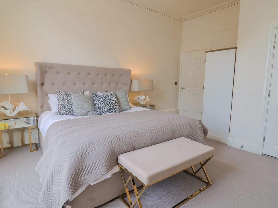 A bedroom with a bed and bedside lamps at Saltwind in Lyme Regis