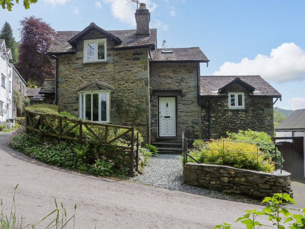 A house with a garden at Hollens Cottage in Grasmere