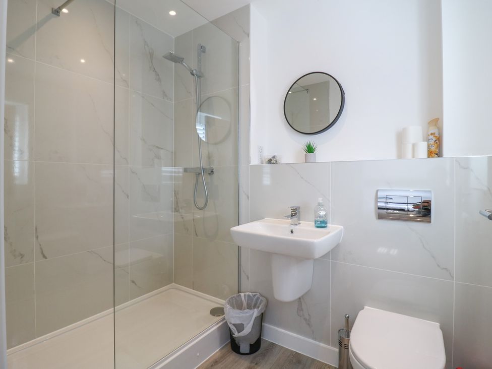 A bathroom with shower, sink, and toilet at Inishnee House in Shotley Gate