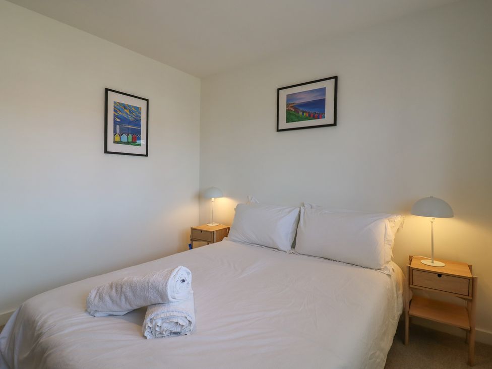A bedroom with a bed and two bedside lamps at Inishnee House in Shotley Gate