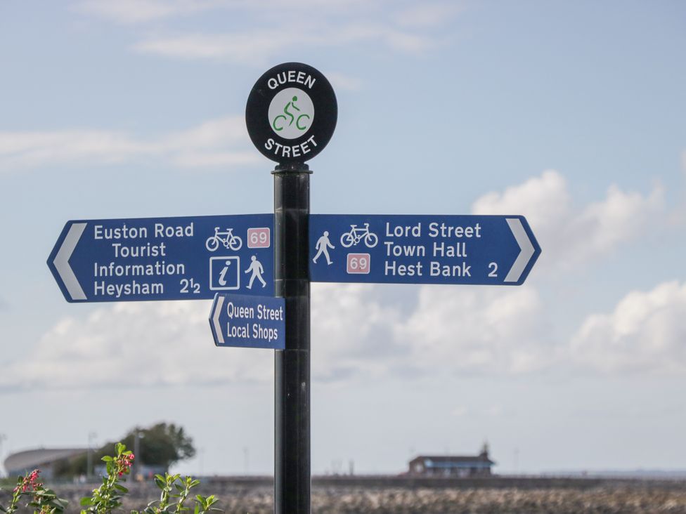 A signpost with direction for Euston Road and Lord Street at Cockle Bay Cottage in Heysham