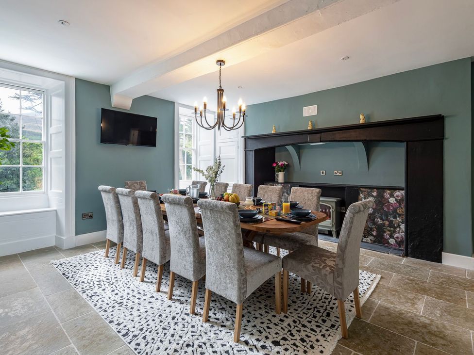 A dining room with a large table and chairs at Snowdonia Manor in Dolgellau