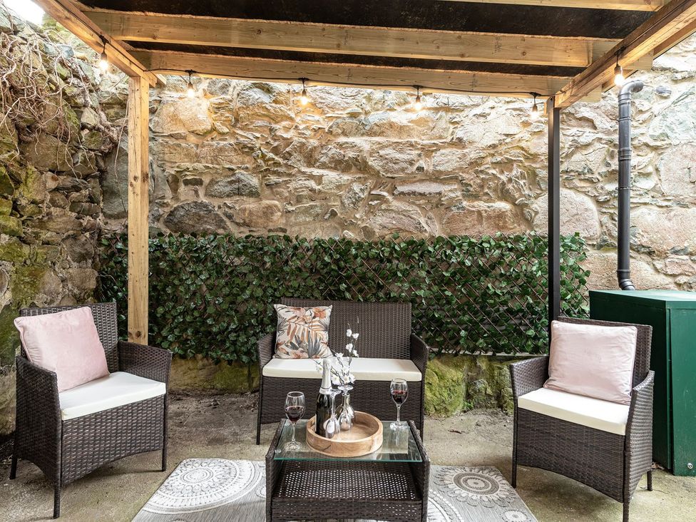 Outdoor seating area with chairs and table at Snowdonia Manor in Dolgellau