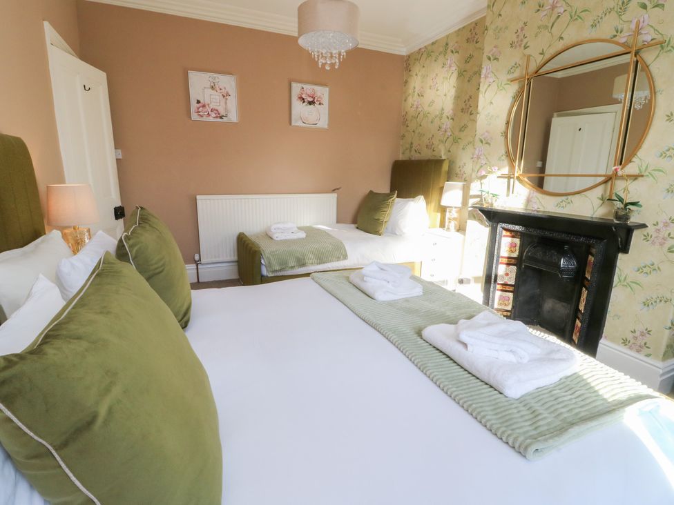 Curzon Heights - North Wales - 1160867 - thumbnail photo 16