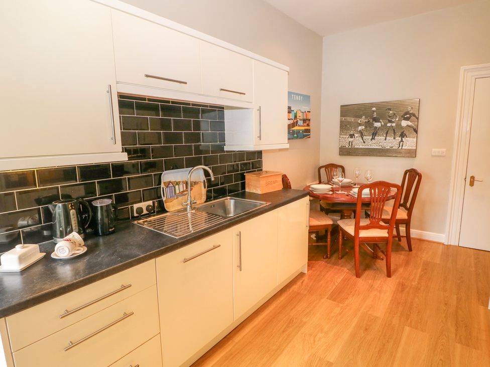 Bay View Apartment - South Wales - 1160956 - thumbnail photo 10