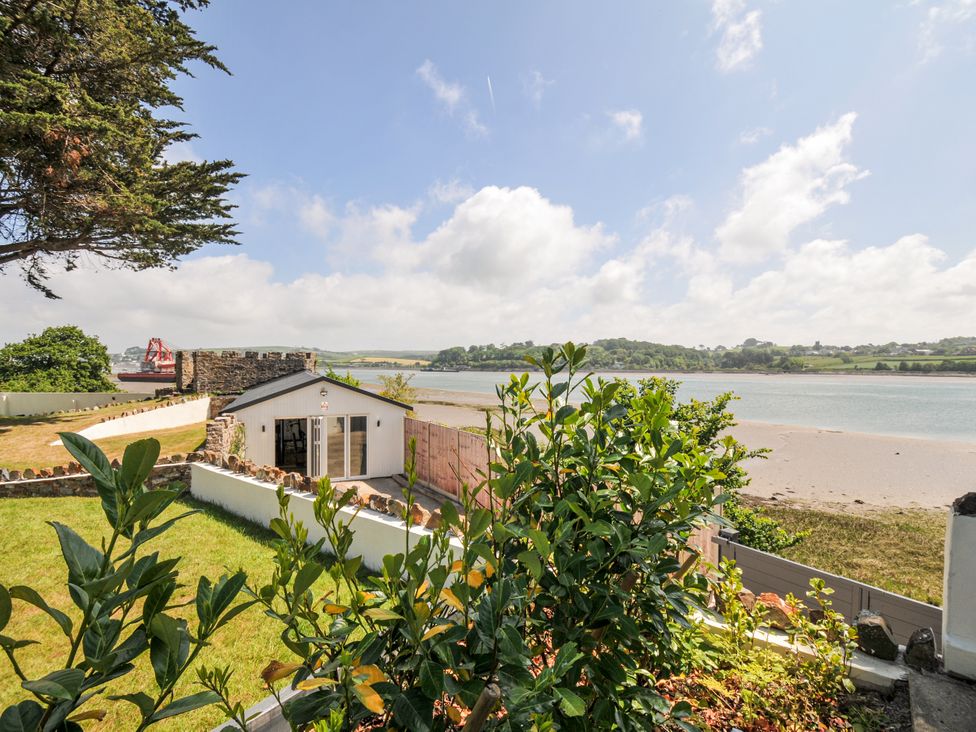 An outdoor view with a building and water at Boathyde in Northam