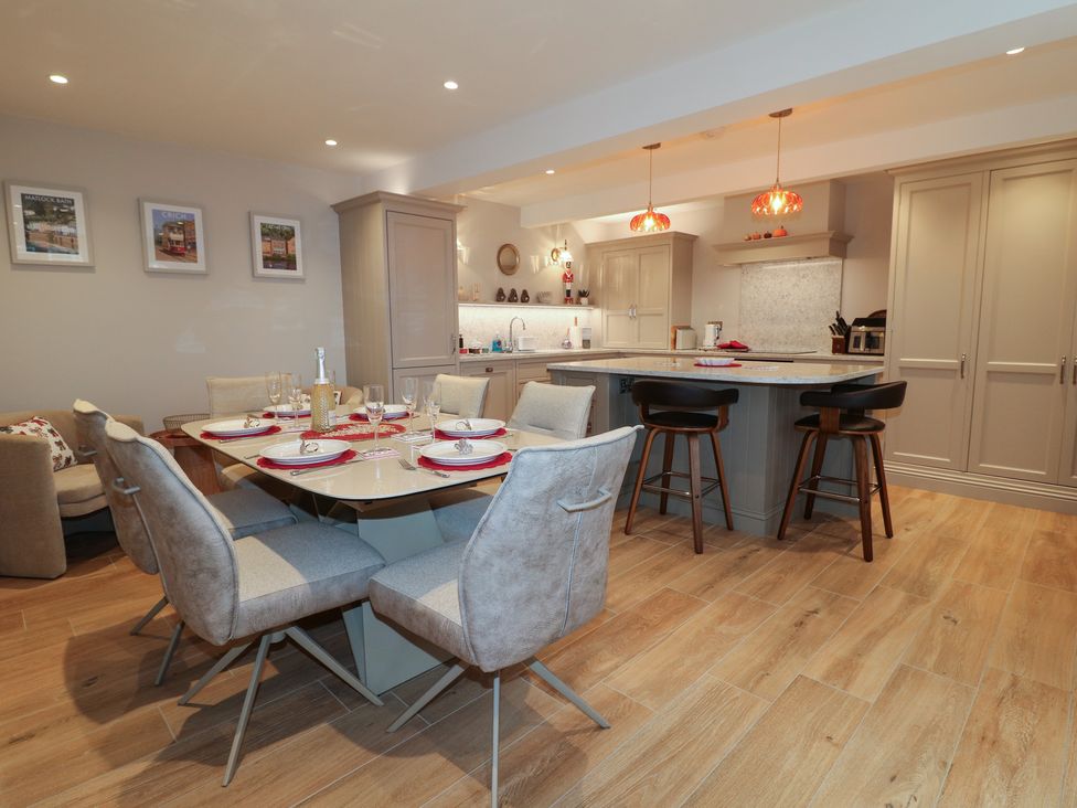 A kitchen with a dining table and chairs at The Coach House in Holloway
