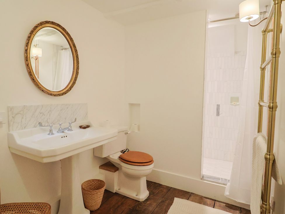A bathroom featuring a sink and a toilet at Hole House in Branscombe