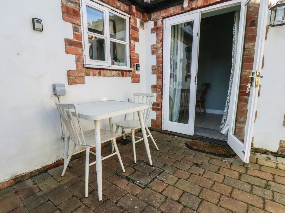 A table and chairs in an outdoor area at Puffin's Nest