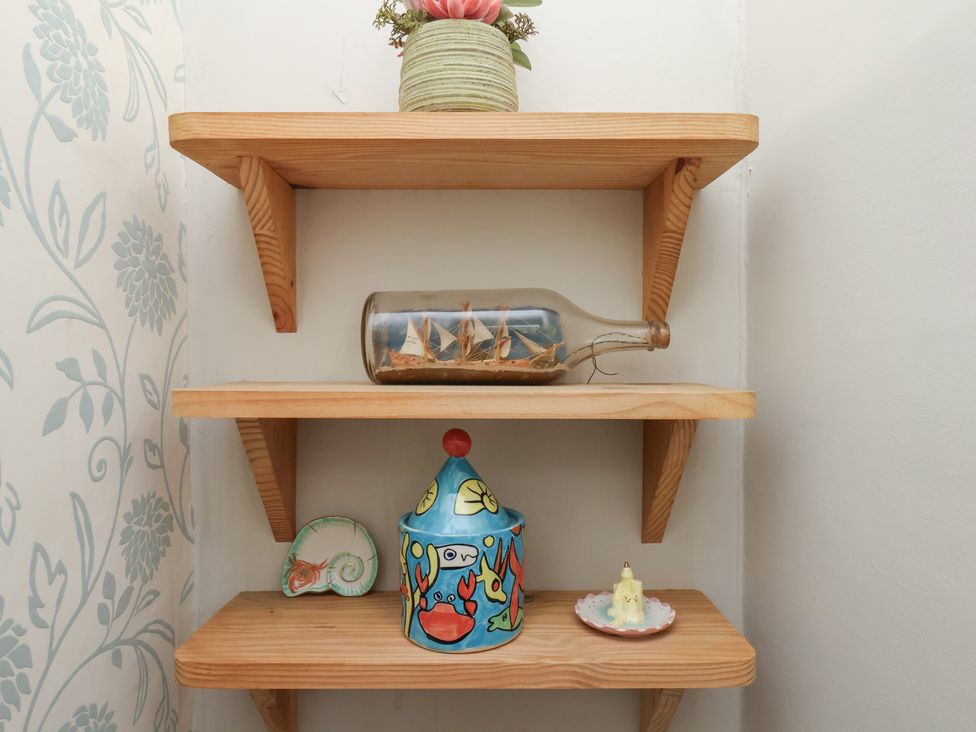 A shelf with decorative items at Seashell Cottage
