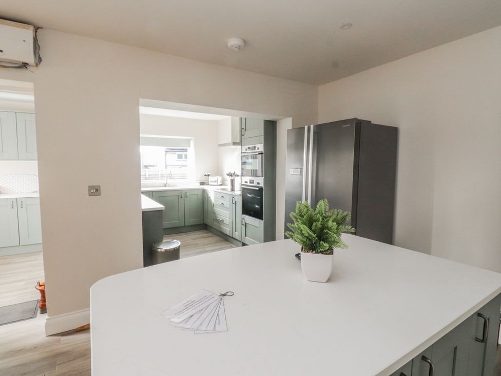 A kitchen with a countertop and kitchen appliances at Morannedd in Morfa Nefyn
