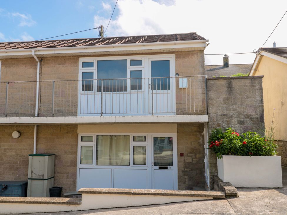 An exterior view of a house with a balcony at Flat 24 Brean