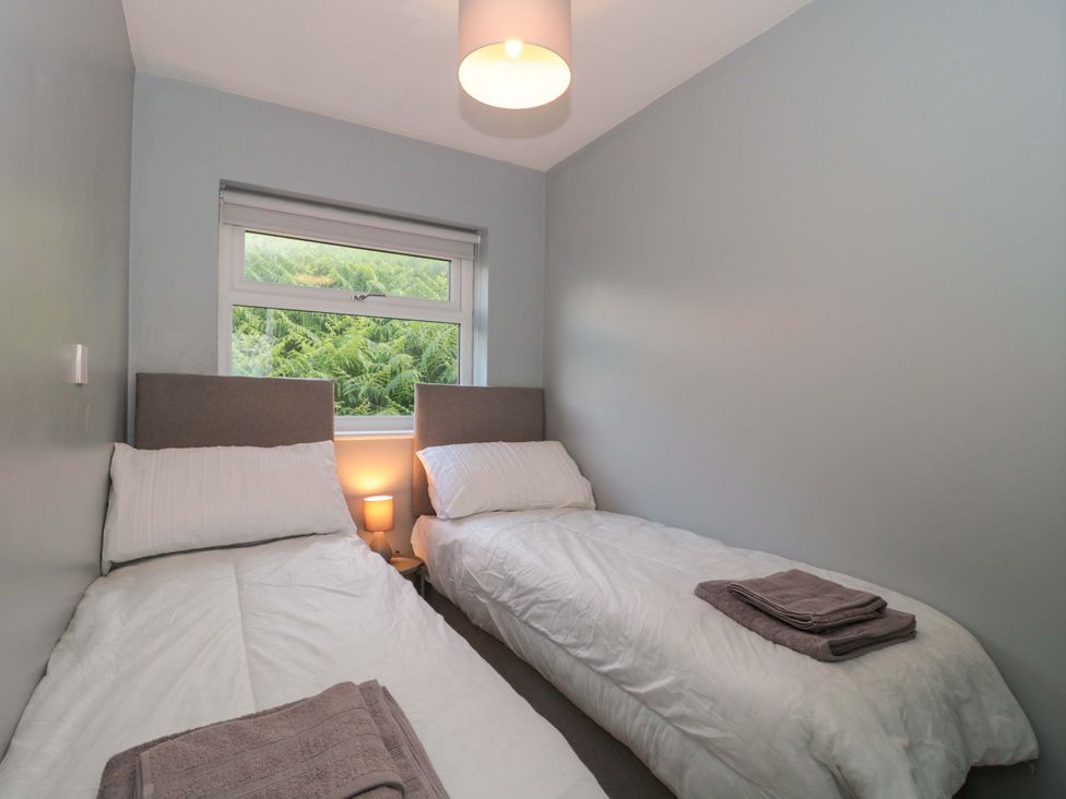 A bedroom with twin beds and a window at Flat 24 in Brean