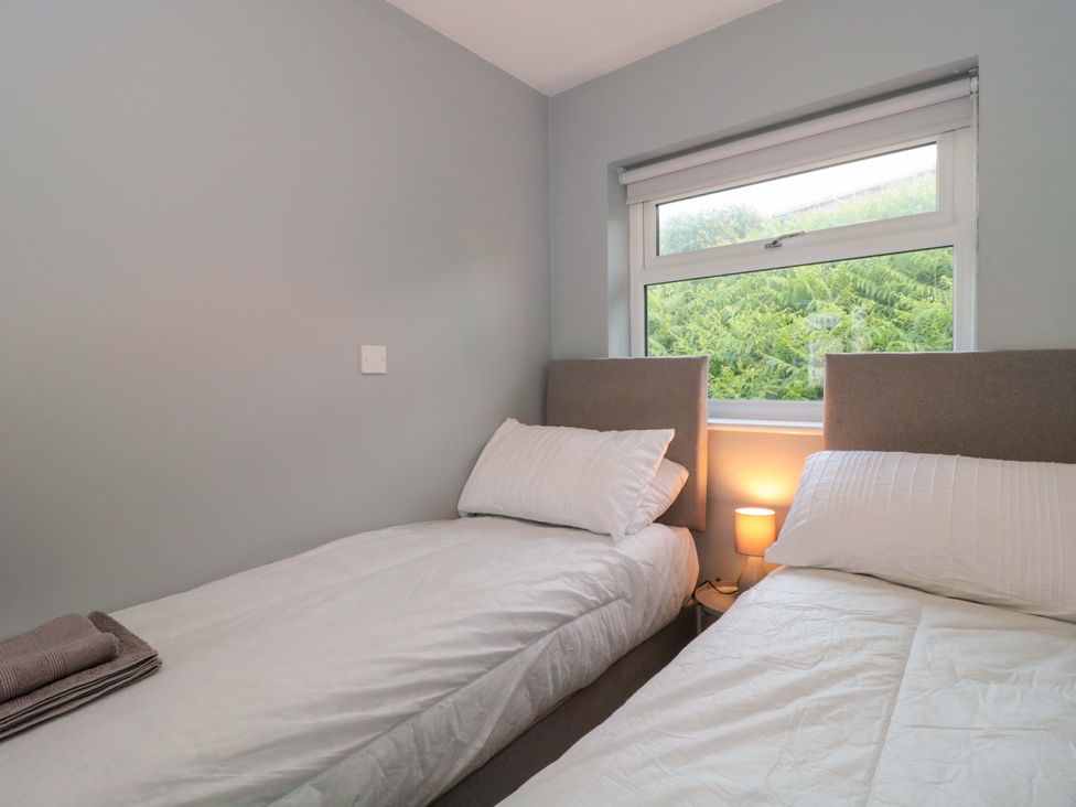 A bedroom with twin beds and a window at Flat 24 in Brean