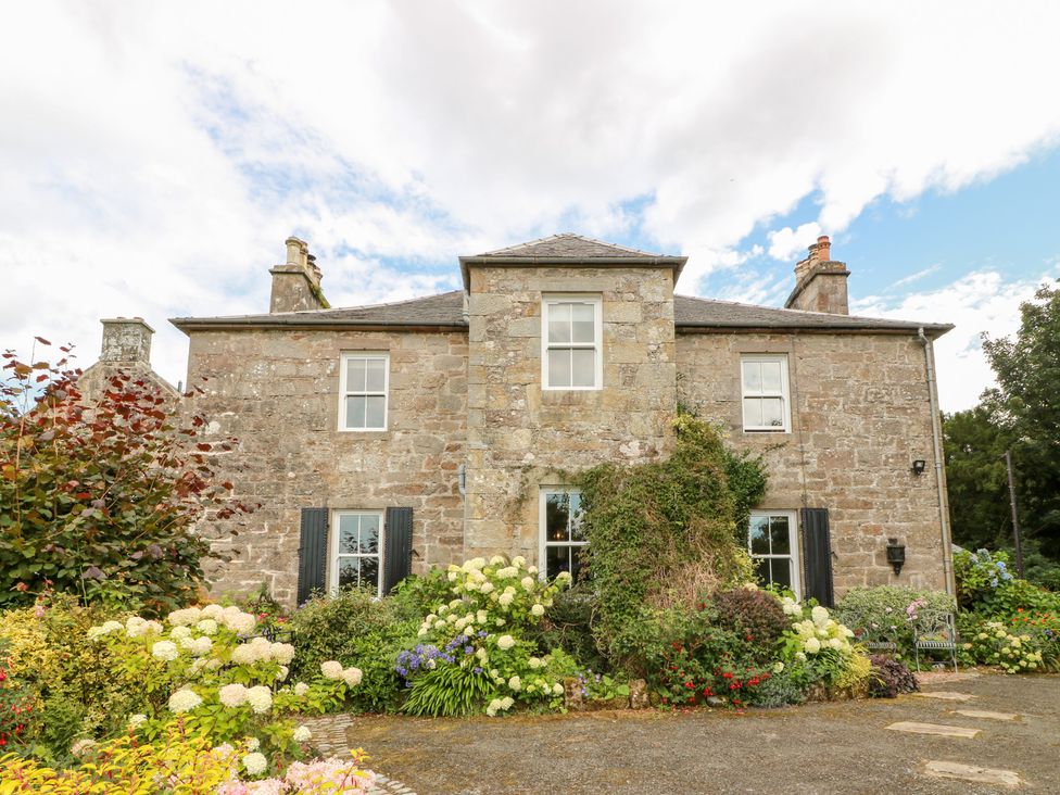 A house with a garden and flowers at Balsaggart Farm