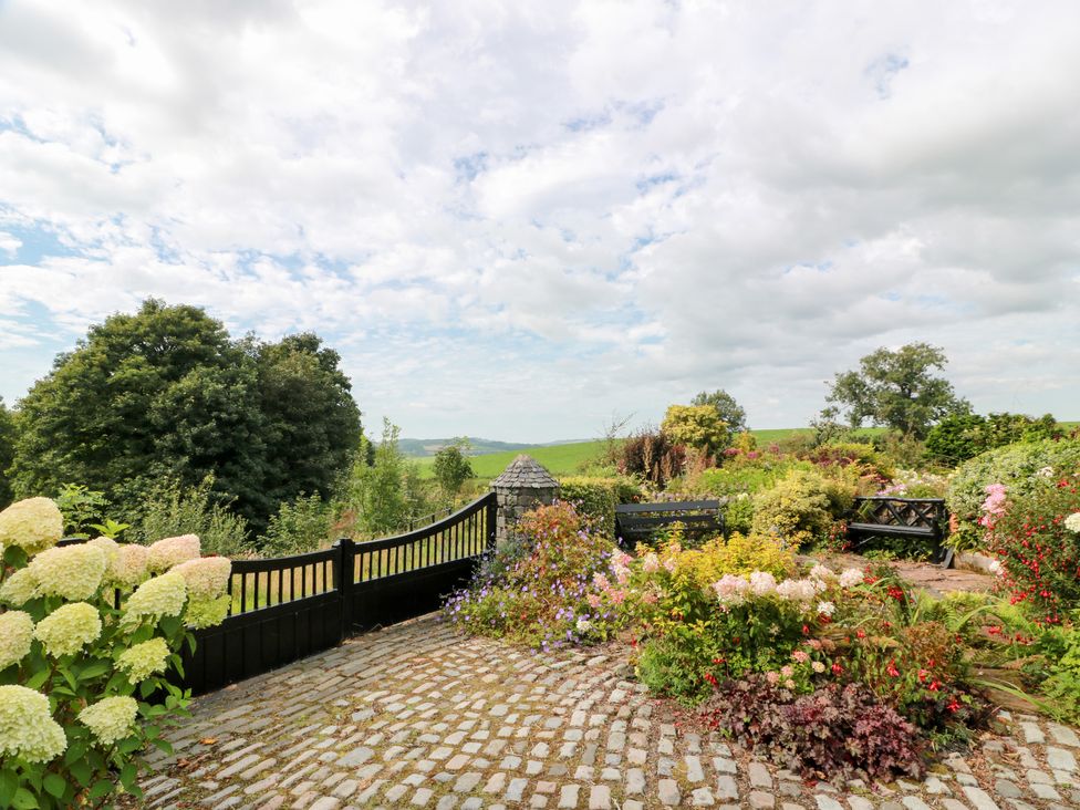 A garden with flowers and a path at Balsaggart Farm 