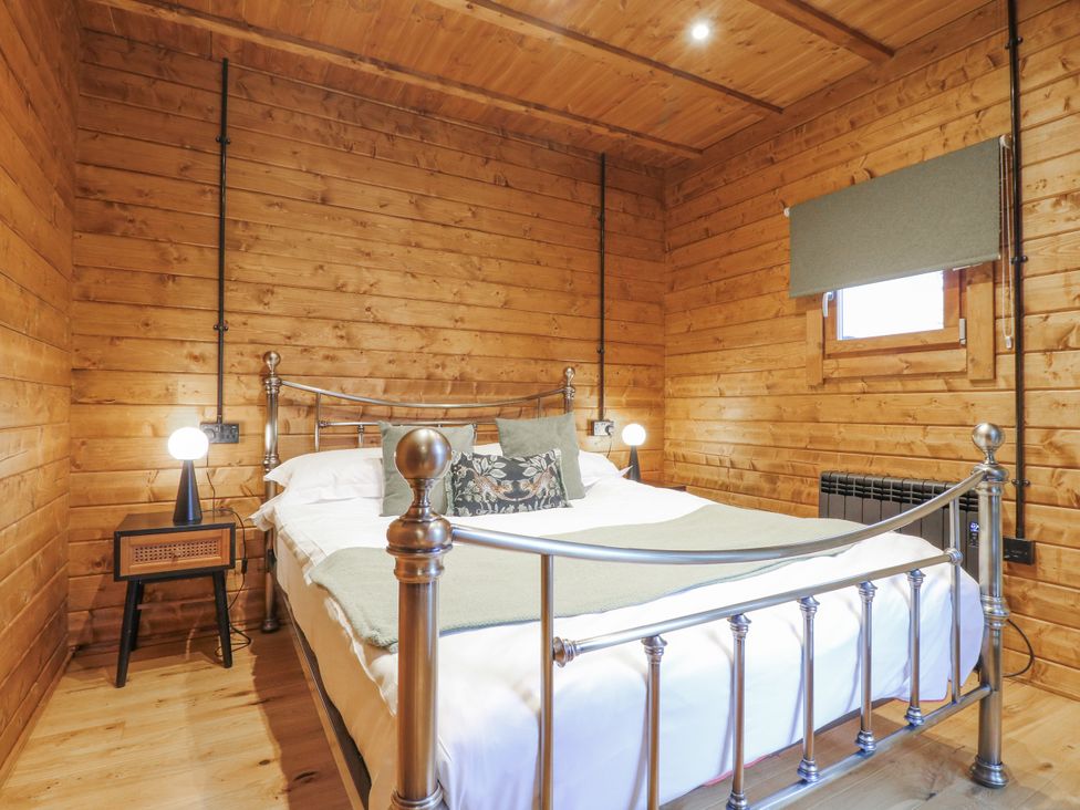 A bedroom with a bed and bedside table at Bee Hive in South Luffenham near Edith Weston