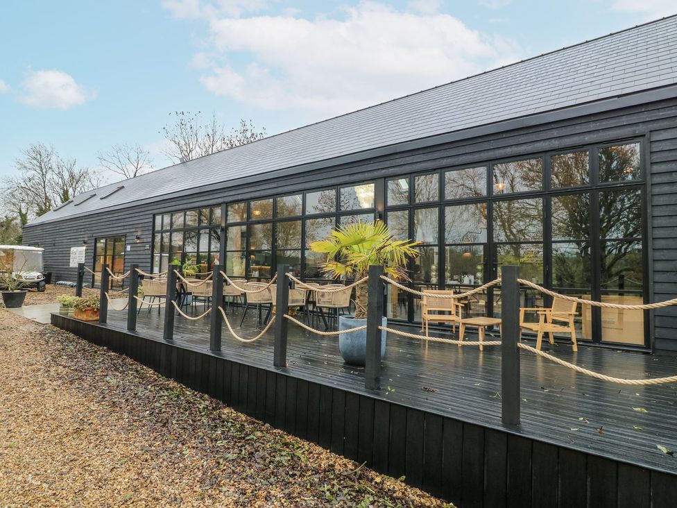 An outdoor seating area with chairs and plants at Badger's Burrow Edith Weston