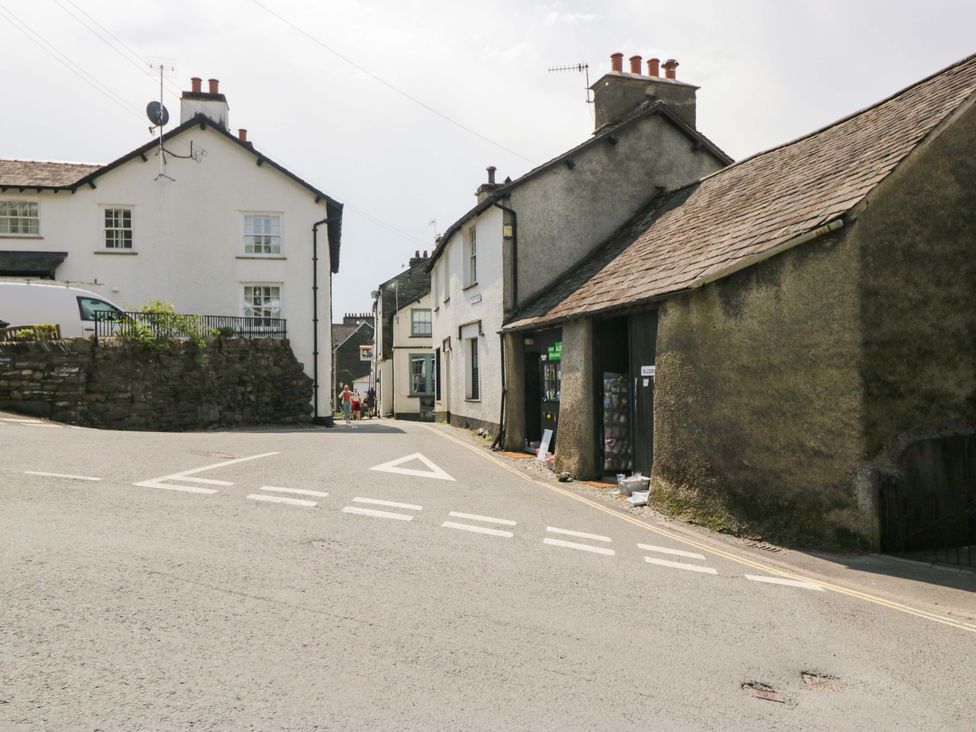 A street with houses and a road in Unicorn Cottage