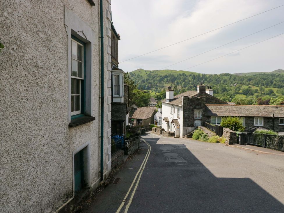 A view of a street with houses and hills at Unicorn Cottage