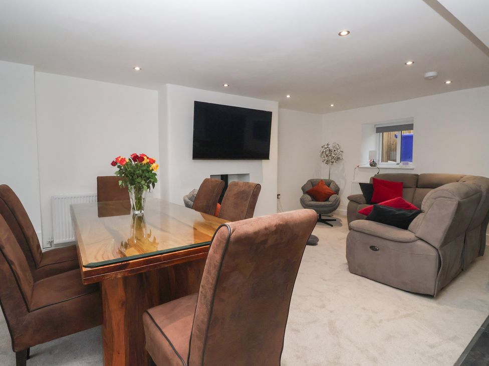 A dining room with a table and chairs at Virginia Cottage in Skipton