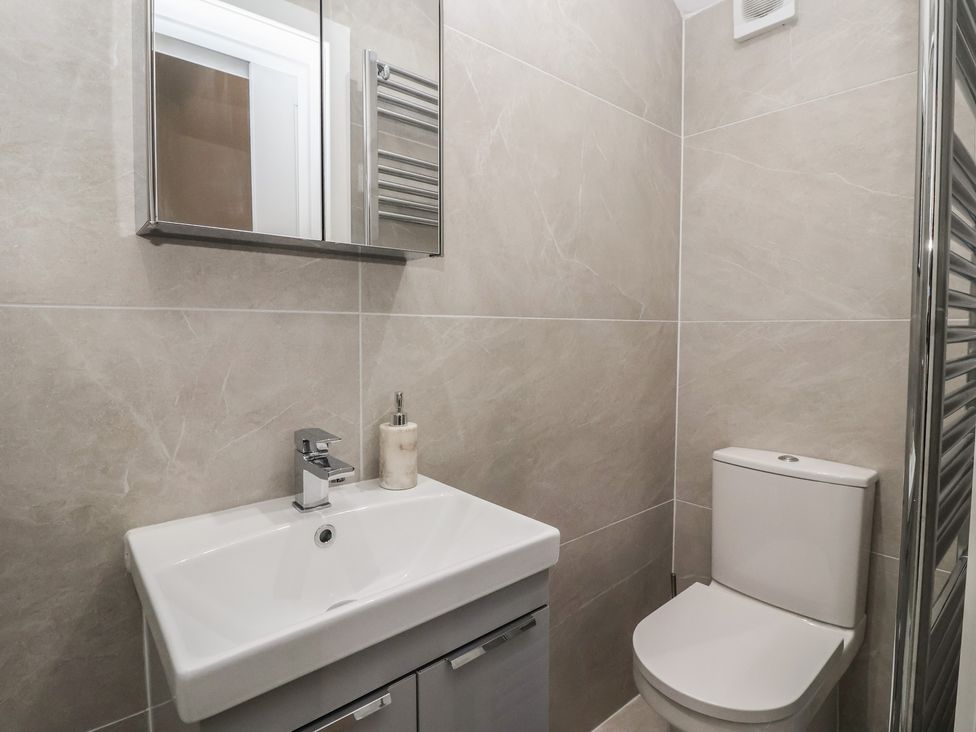 A bathroom with a sink and toilet at John's Lodge in Winterburn