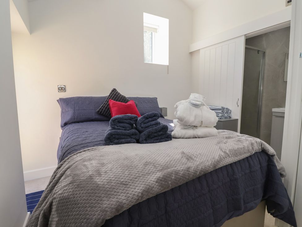 A bedroom with a bed and towels at John's Lodge in Winterburn