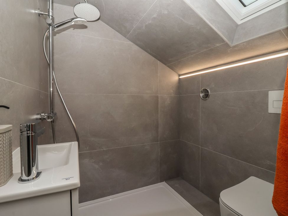 A bathroom with a shower, sink and toilet at Wood Cottage in Skipton